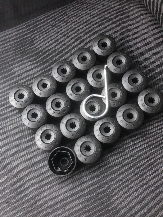 Ковпачки заглушки на болти гайки Volkswagen Passat Golf  Tiguan Skoda