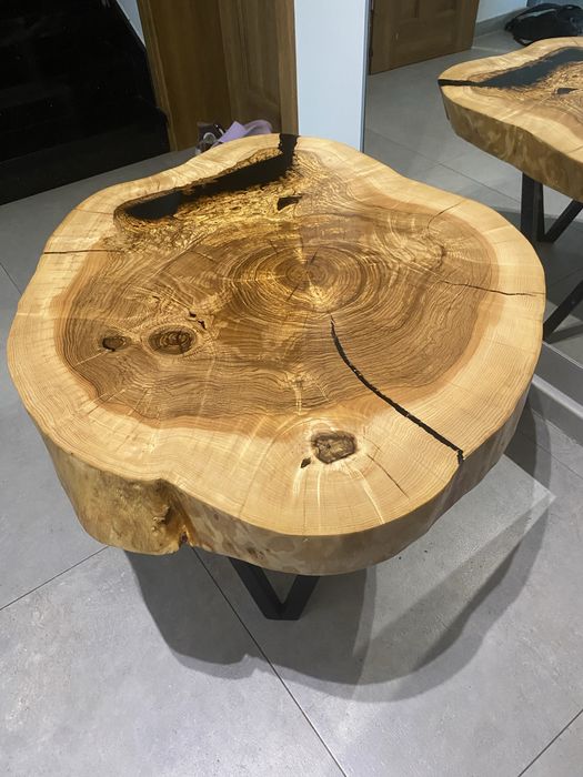 Stolik z dużego plastra jesionu z żywicą loft-96/78cm