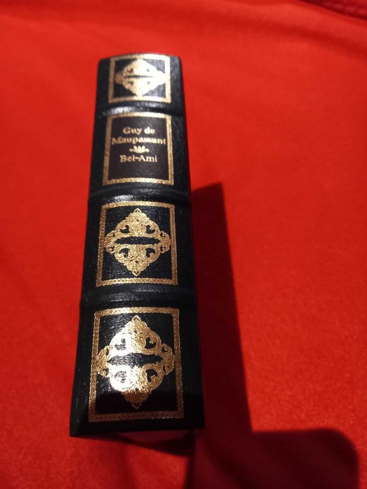 Livro antigo de capa dura: "Bel-Ami" - Guy de Maupassant