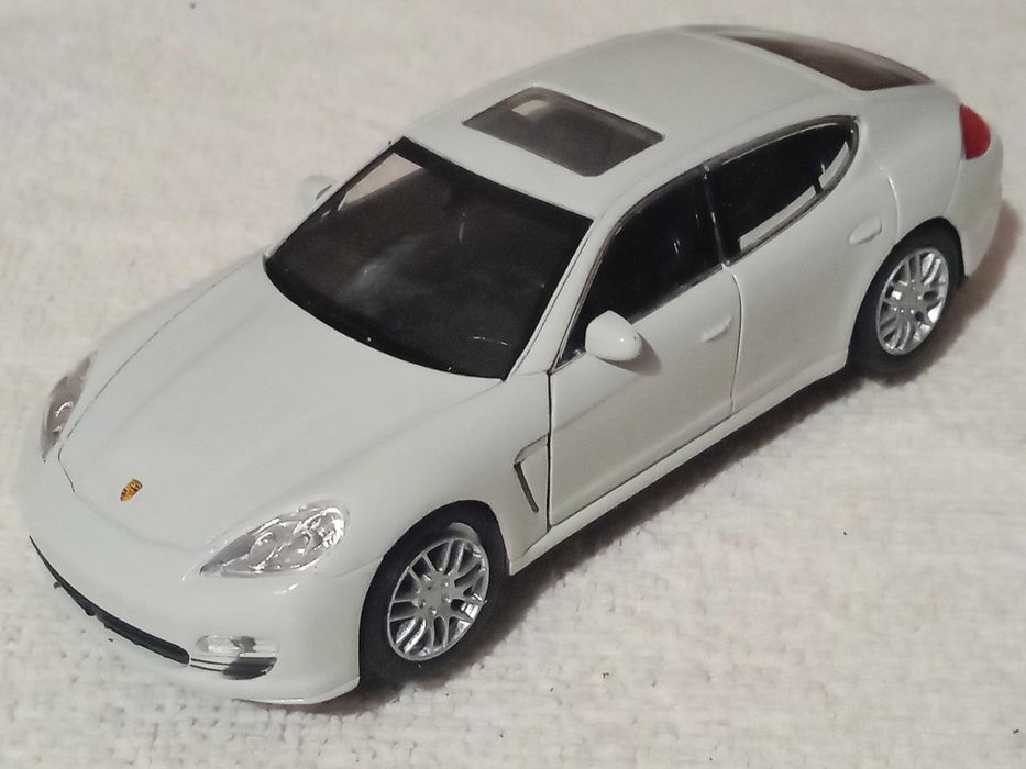 model Porsche Panamera S 1/43
