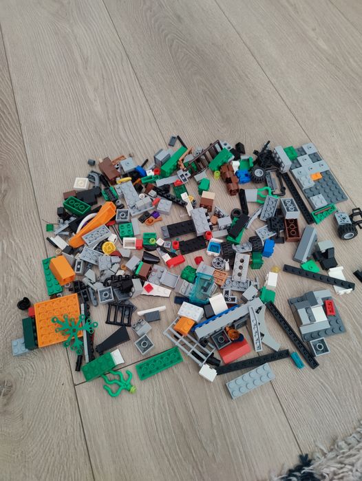 Pudło LEGO ,elementy ,części klocki luzem figurki auta