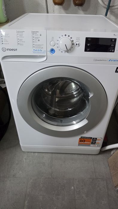 Maquina de lavar roupa Indesit de 9kg 1400rpm