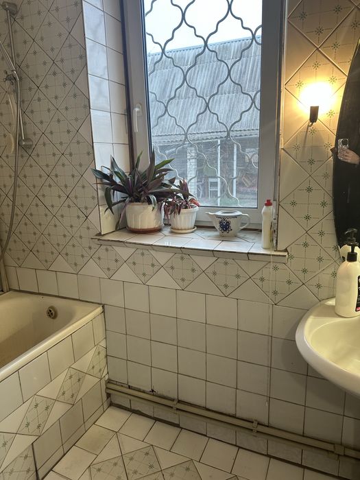 Продам двоповерховий житловий будинок у м. Лозова