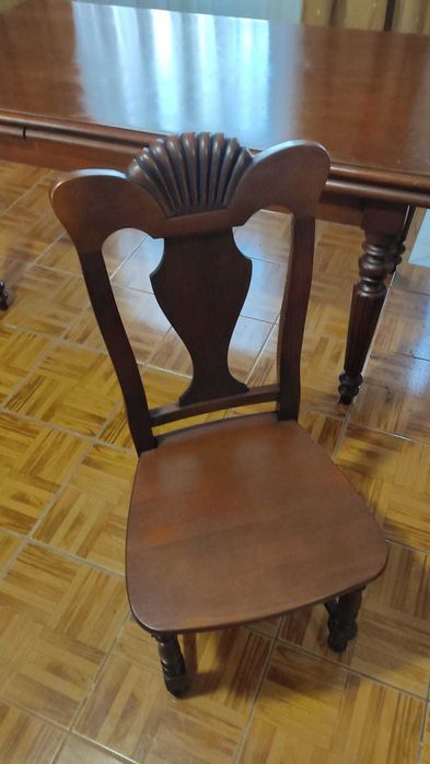 Mesa e cadeiras de sala de jantar