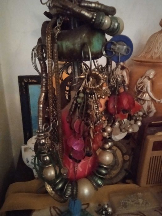 bijuteria cerca de 50 peças colares brincos e pulseiras