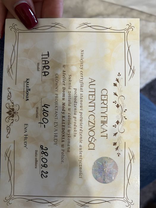 Śliczna suknia ślubna „Tiara”