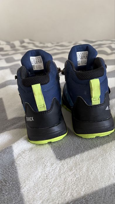 Дитячі черевики Adidas Terrex Mid Gore-tex, 30 розмір