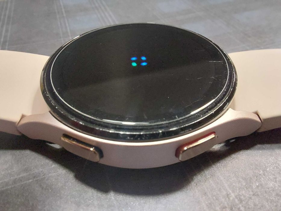 Smartwatch Samsung Galaxy Watch 4 Rose Gold ze szkłem Spigen