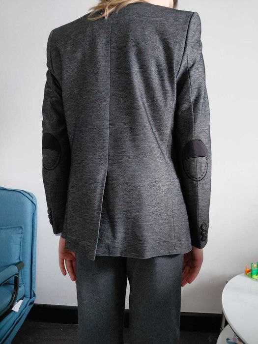 Elegancki i wygodny garnitur dla chłopca – 146 cm