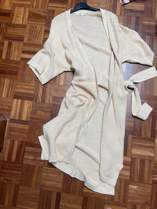 Casacos e vestidos