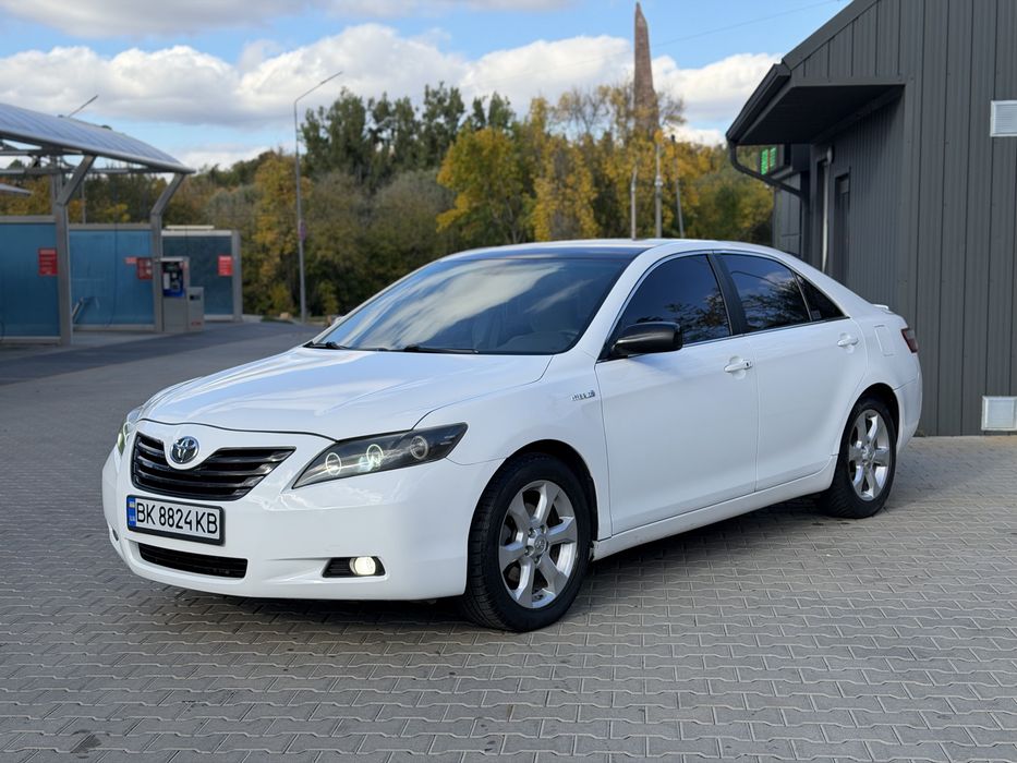 Продам Toyota Camry гібрид