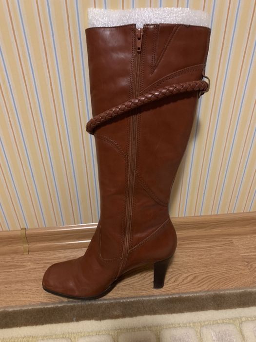 Продаются женские сапоги