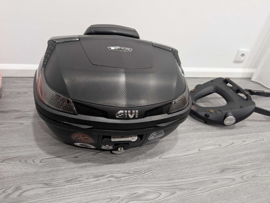 Top case GIVI com suporte para Honda CB 650 R