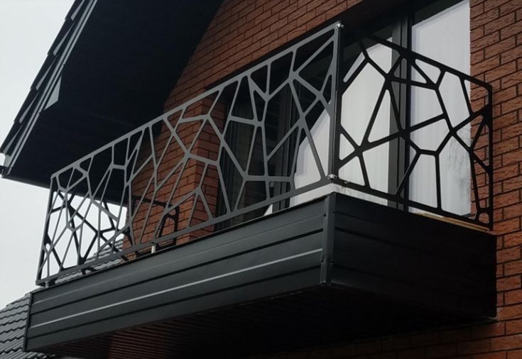 Плазмова різка металу на балкони та декор