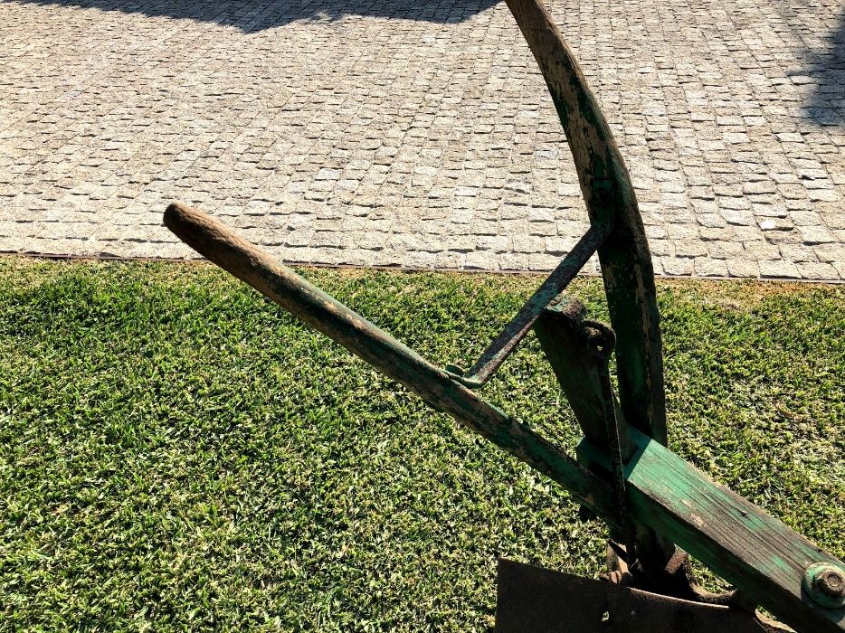 Arado Antigo de Madeira
