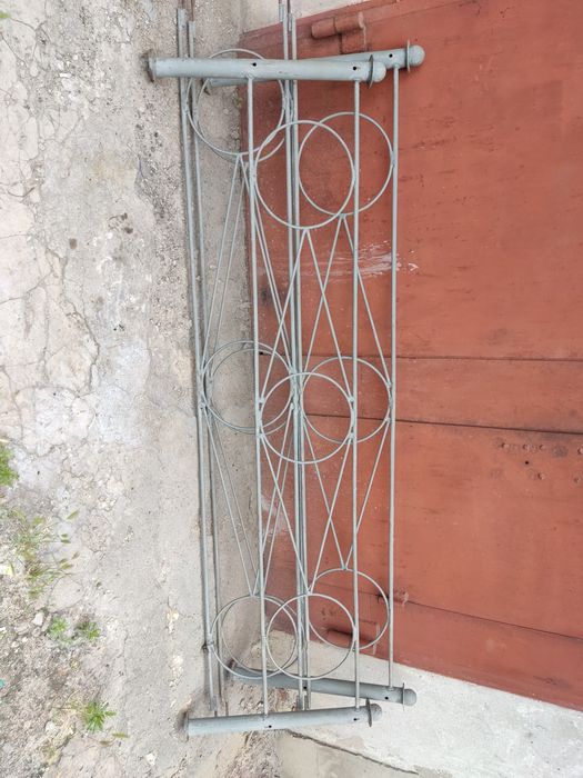 Оградка на кладбище.
