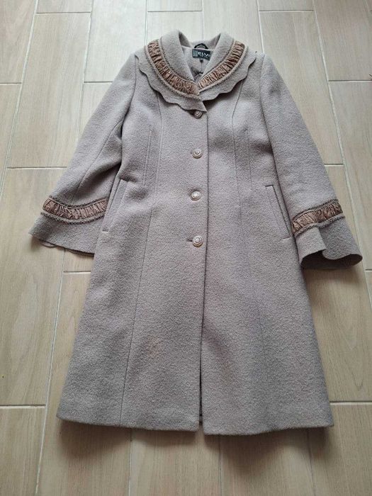 Класичне демісезонне пальто