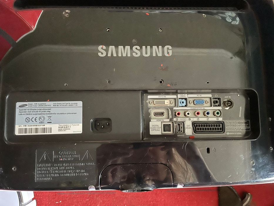 ЖК монитор Samsung cо встроенным ТВ тюнером