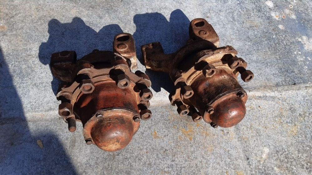 Ступици тракторного прицепа с цапфами ступеца 8 шпилек на 2птс4 є Нива