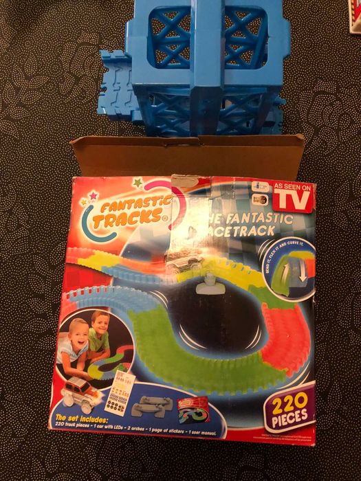 Circuito pista mágica com jipe led e elevador