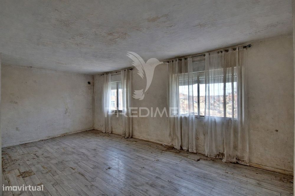 Apartamento T2 para Remodelação Total