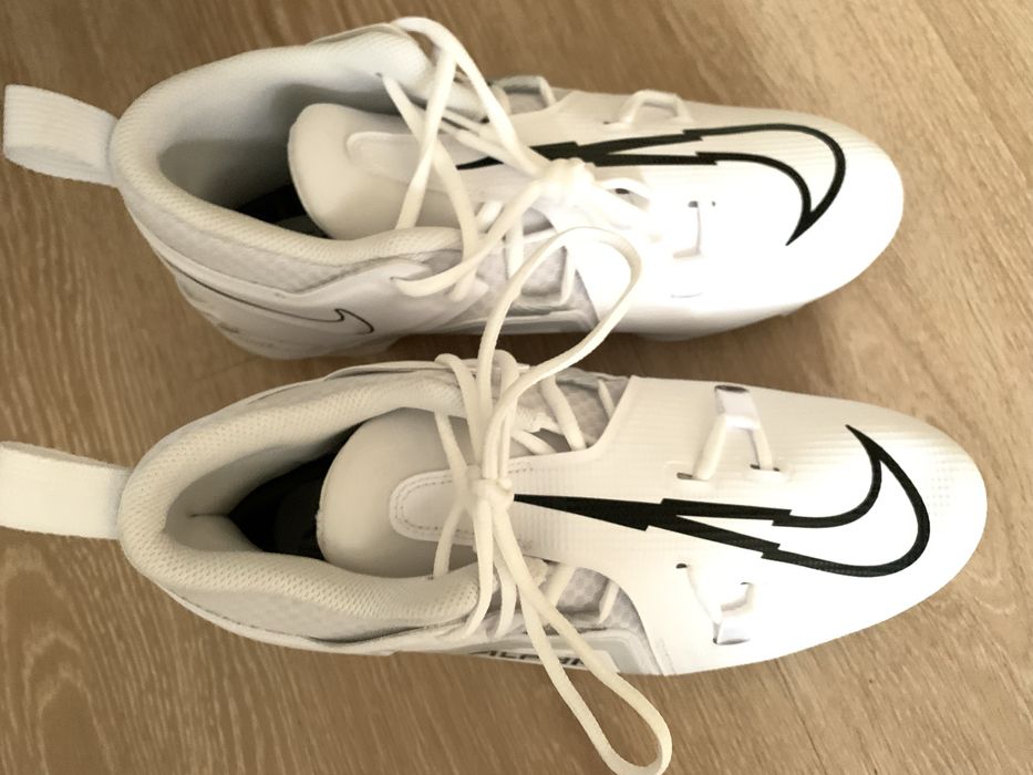 бутсы Nike Alpha