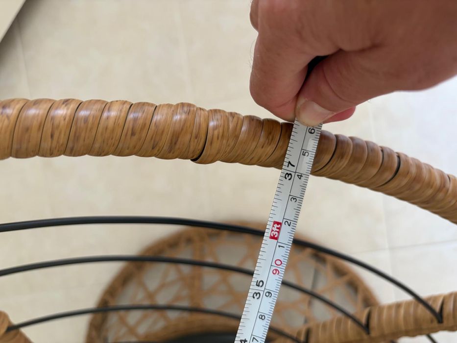 Cadeirão giratório em rattan KASA, como novo!