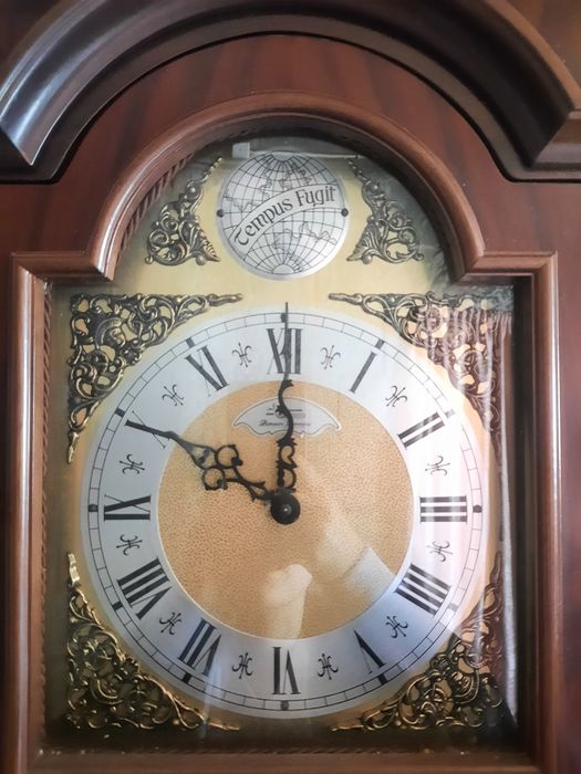 Relógio coluna alto