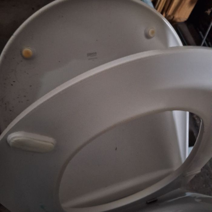 Sanita suspensa Roca com descarga a parede