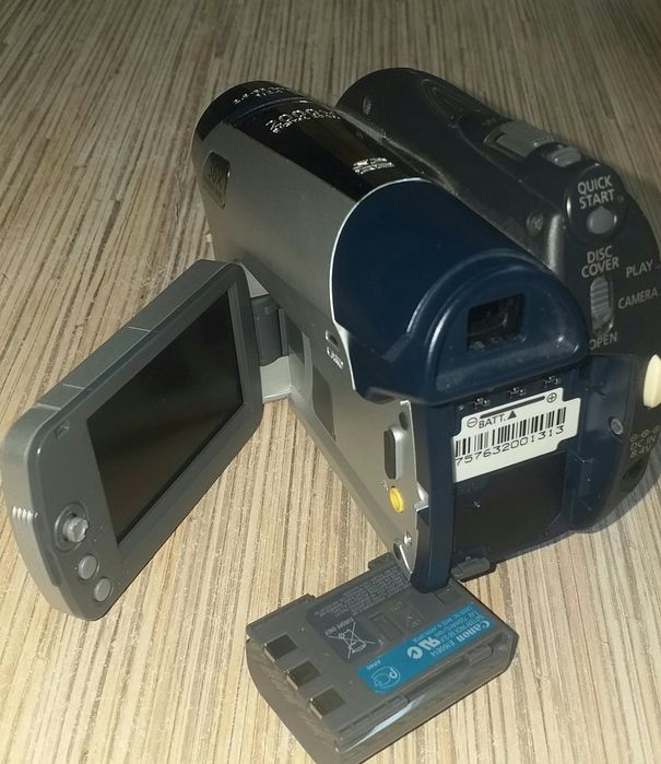 Цифовая видеокамера Canon DC301 E  PAL
