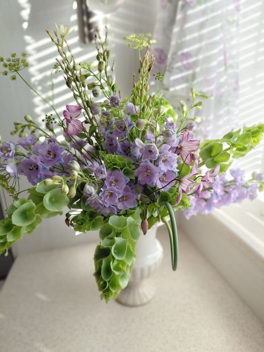 Букет з сезоних квітів