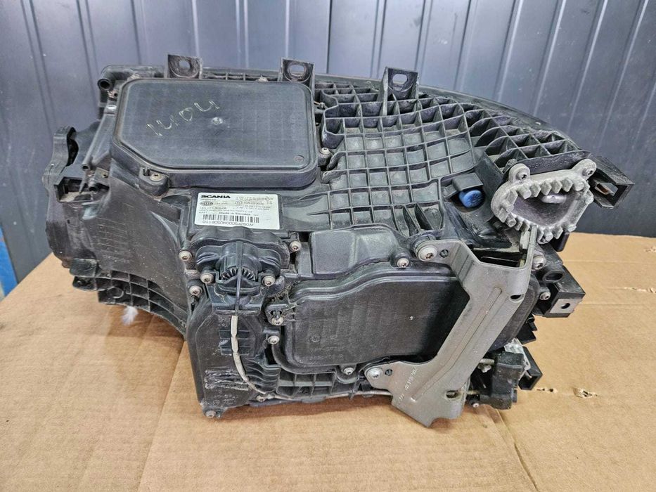 SCANIA R S Lampa Reflektor Full Led Prawy