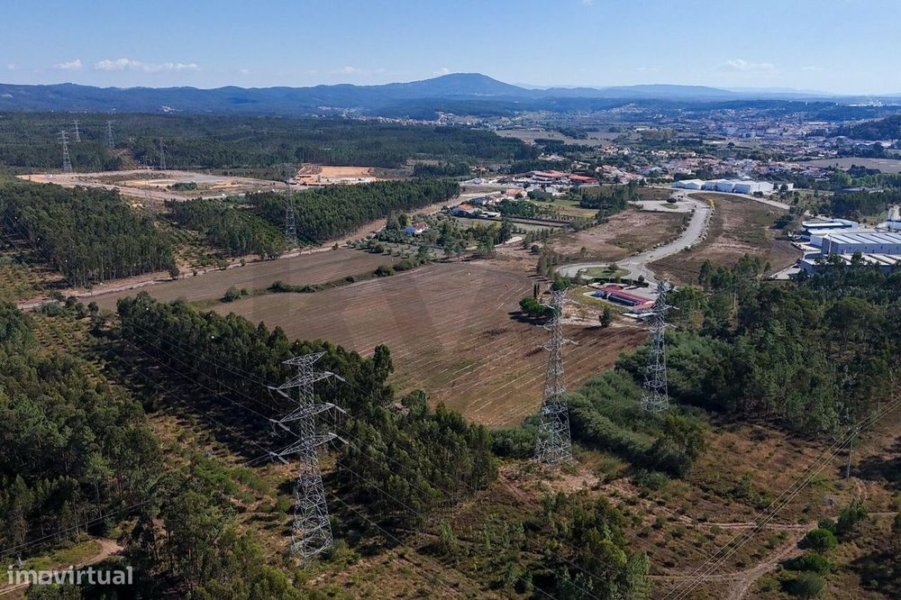 Loteamento Industrial composto por 26 lotes e 3 terrenos rústicos na Q