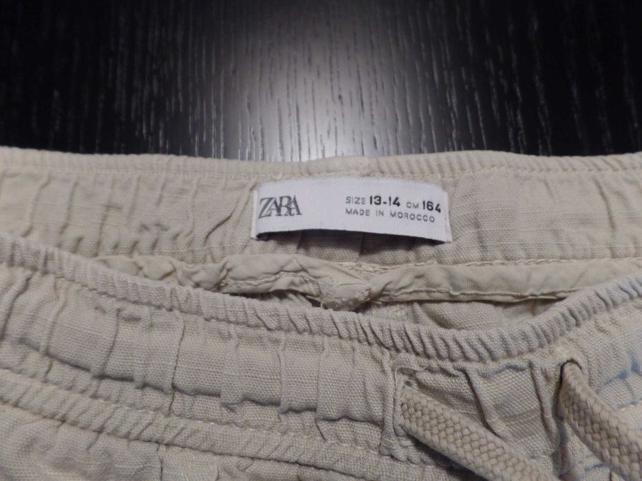 Vendo 3 Pares de calças, 1 calções, 1 T-shirt em Bom estado