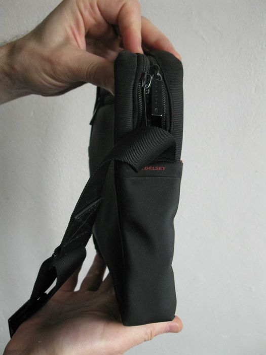 Delsey сумка через плечо с длинным регулируемым ремнём.