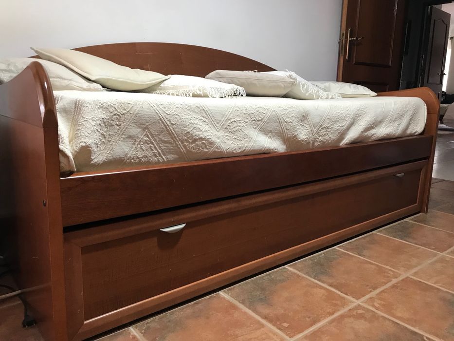 Cama individual com gavetão