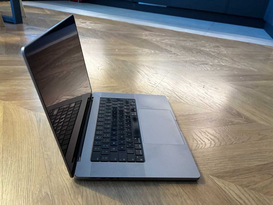 MacBook Pro 16 M1 Pro 32 GB RAM 512 GB SSD - XDR 120 Hz, jak nowy