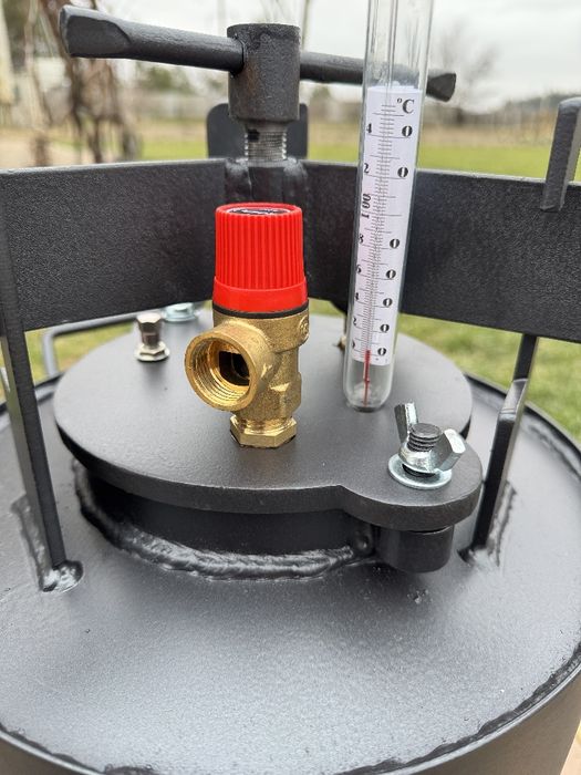 Автоклав на 5 літрових або 16 півлітрових банок газ або дрова