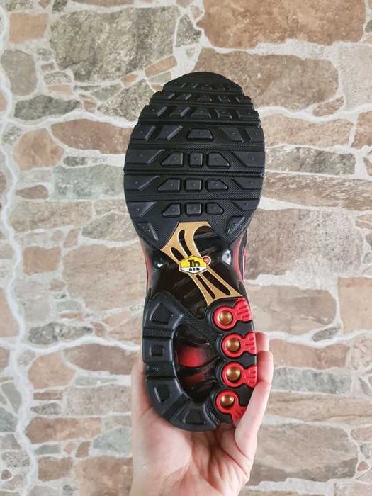 Nike Airmax Plus TN | Black University Red