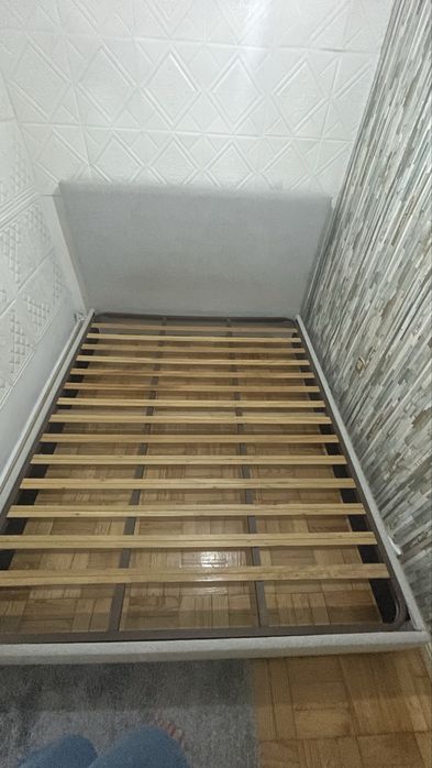 Cama casal com cabeceira e estarado semi novo 2.00x1,80