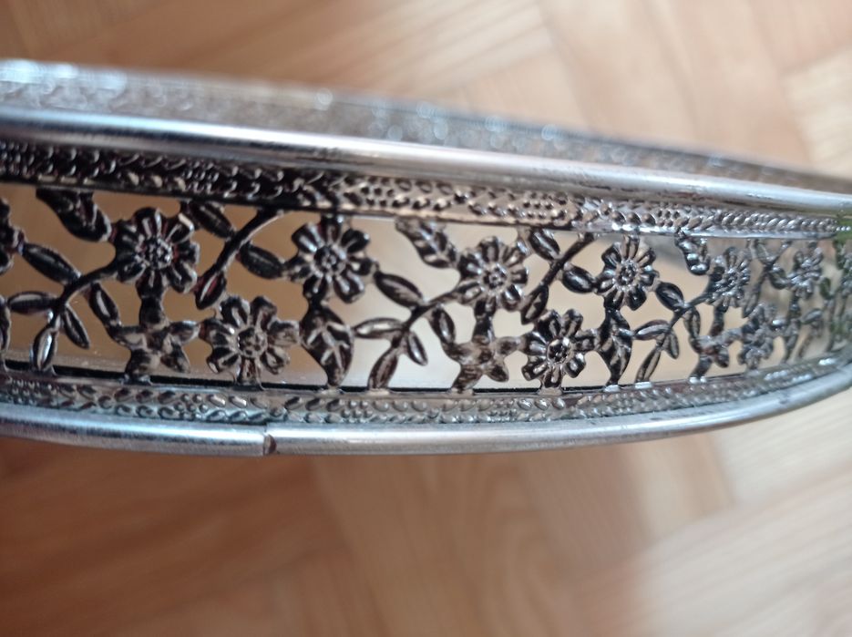 Lustro z piękną ramką metalową