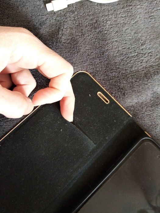 Telefon iPhone SE (2nd generation) Apple z ładowarką i pokrowcem