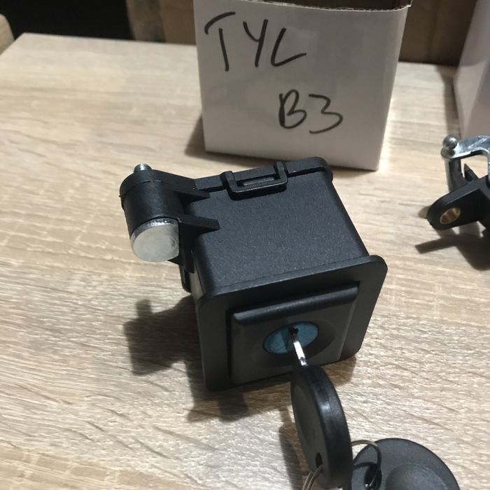 Пассат б4 Б3 кнопка багажніка Passat B3