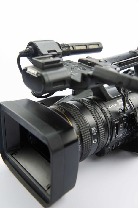 Професійна камера Sony HXR-NX5E