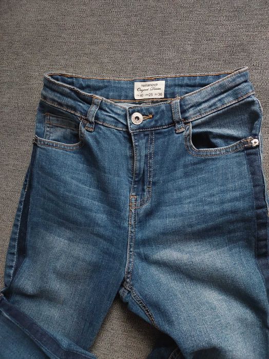 Spodnie jeans damskie