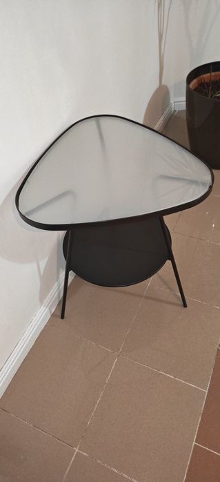 Vendo mesa com base de vidro