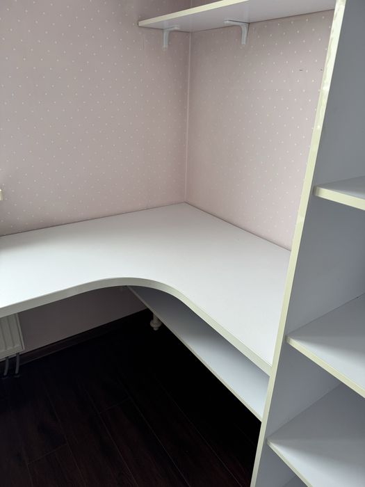 ТЕРМІНОВО! Дитячий стіл + шкаф + полички