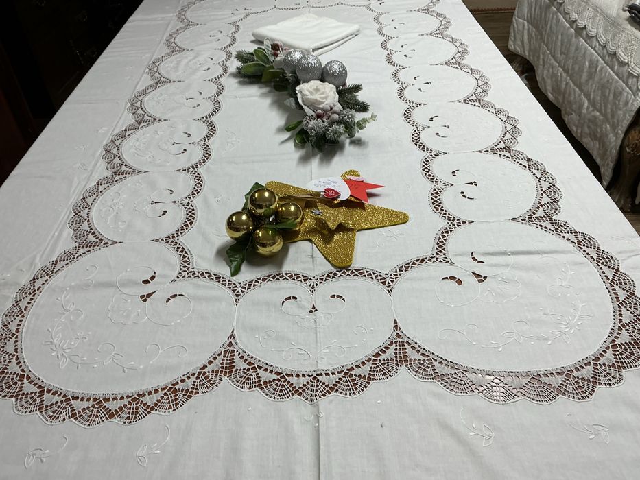 Toalha bordada a mao com rendas de bilros