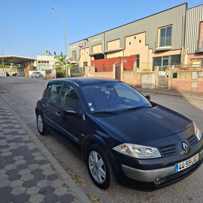 Renault Megane de 2003 em bom estado com poucos KMS
