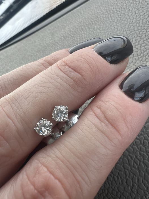 Продам серьги с бриллиантами природными